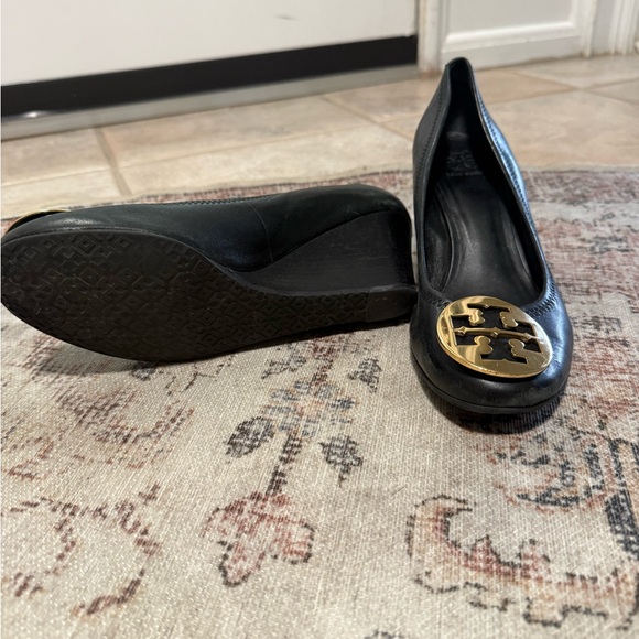 Tory Burch Black Leather Flats with Gold Logo Medallions - Picture 2 of 9
